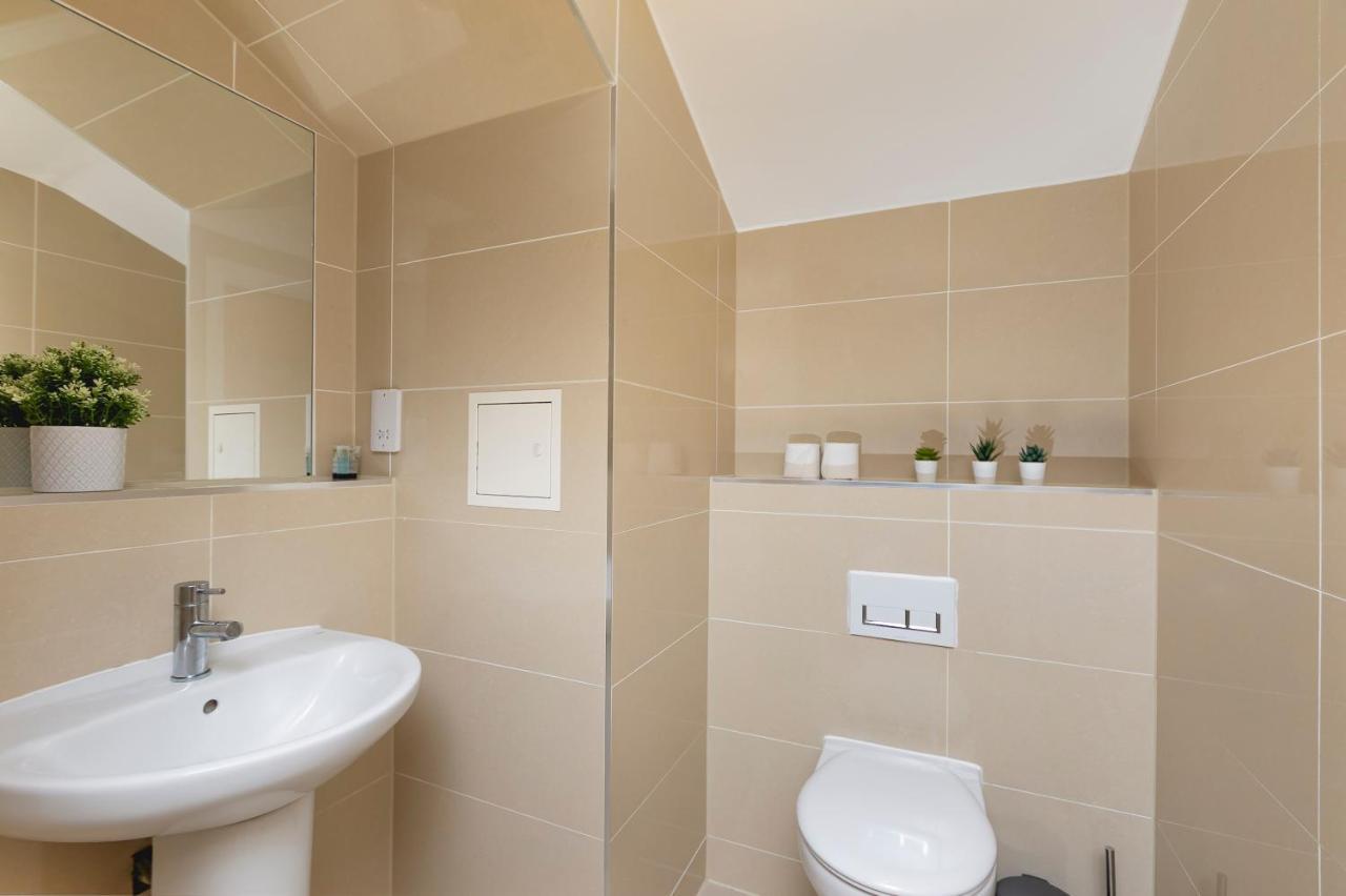 Skyvillion - 4 Bed Luxury Apartment With Balcony & Parking Enfield Esterno foto